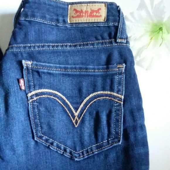 Levi's Dark Wash Skinny Jeans - Picture 4 of 6